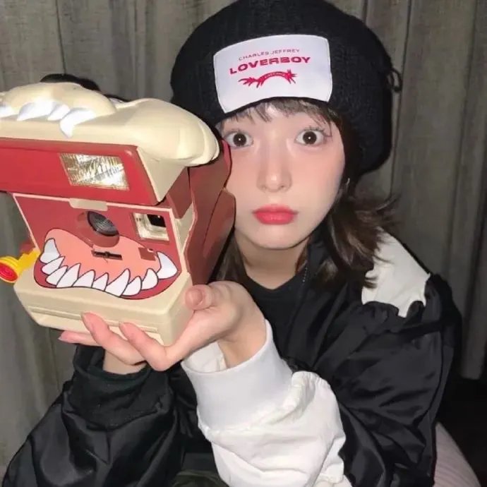 黑夜里的眼睛